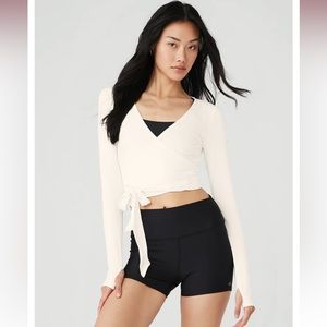NWT Alo Yoga Cropped Escalate Wrap Top-- Ivory size xs